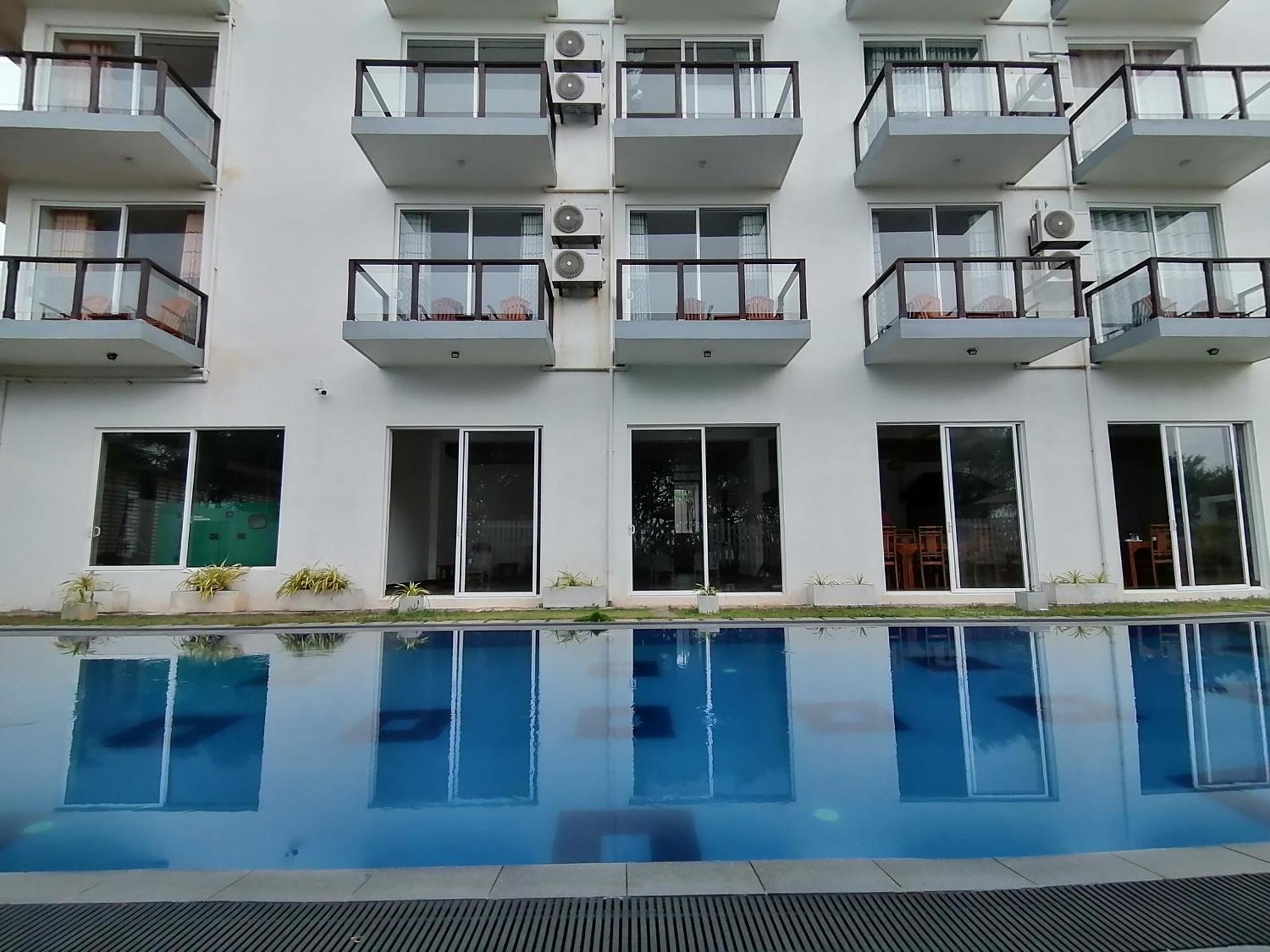 Ara Beach Resort Mirissa Exterior foto